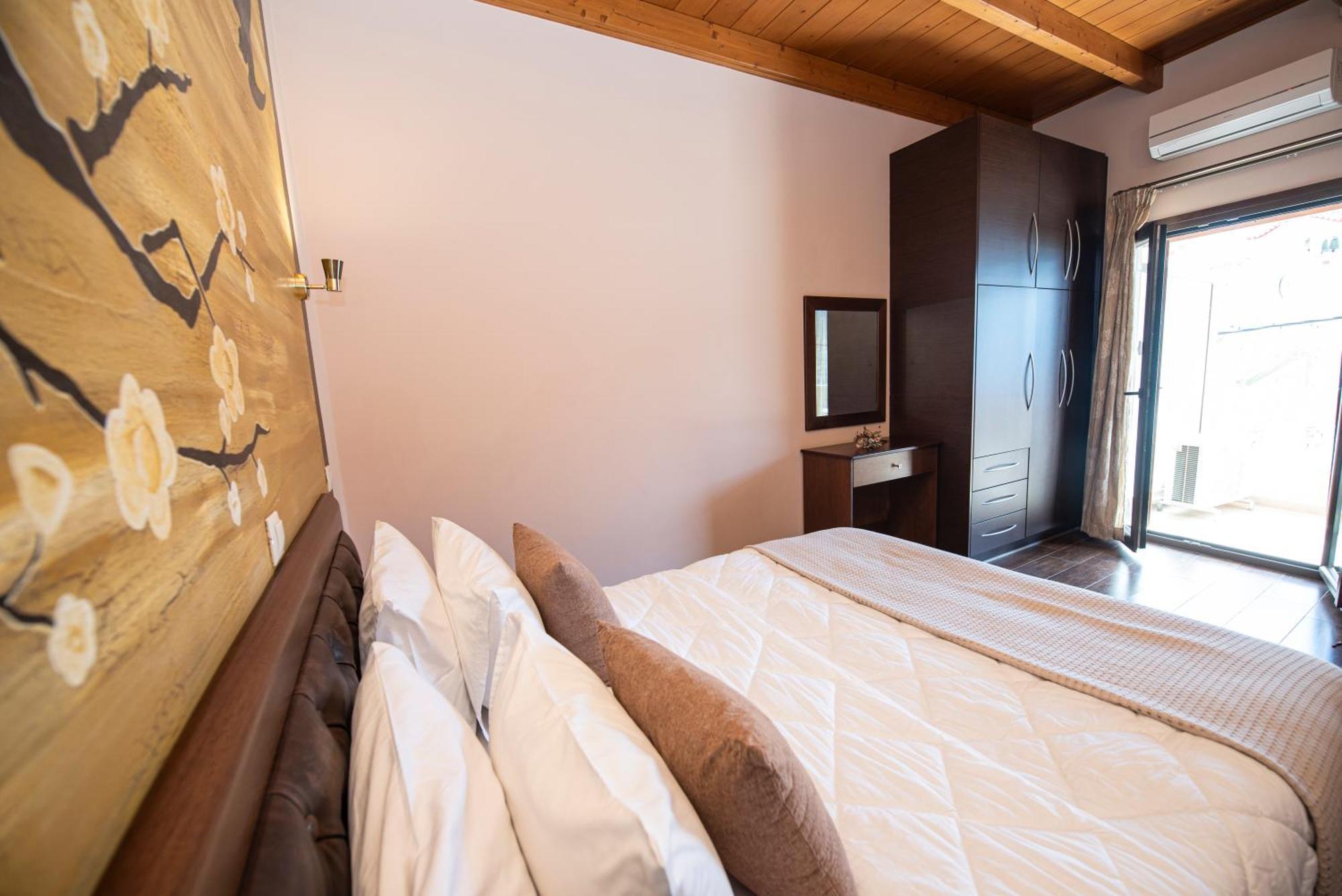 Ostrella Hotel - Luxury Rooms Митикас Экстерьер фото